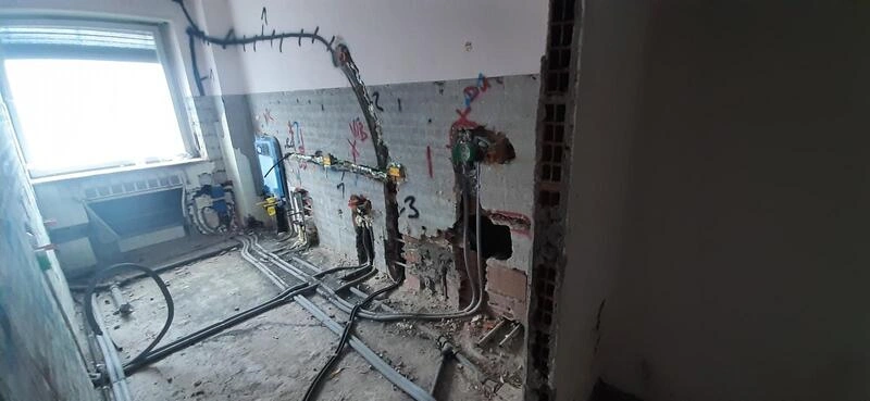 Sabe Construct, Sabe Di Sehalji Elvis Impianti idraulici ed elettrici 15